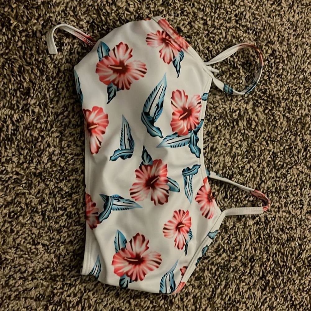 Bathing suit top, Size medium